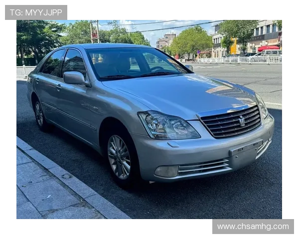 旧版皇冠3.0的内饰设计与配置升级,带来更舒适的驾驶环境体验 旧版皇冠3.0的内饰设计与配置升级,带来更舒适的驾驶环境体验